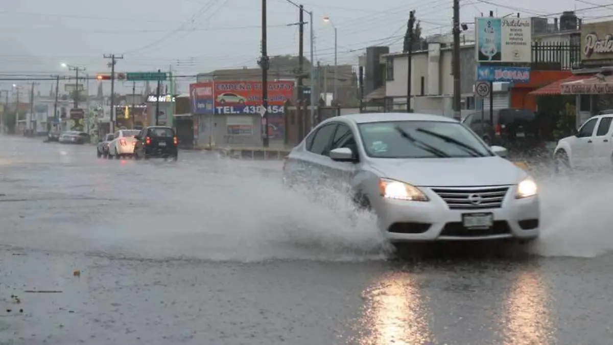 lluvias clima lluvioso carro